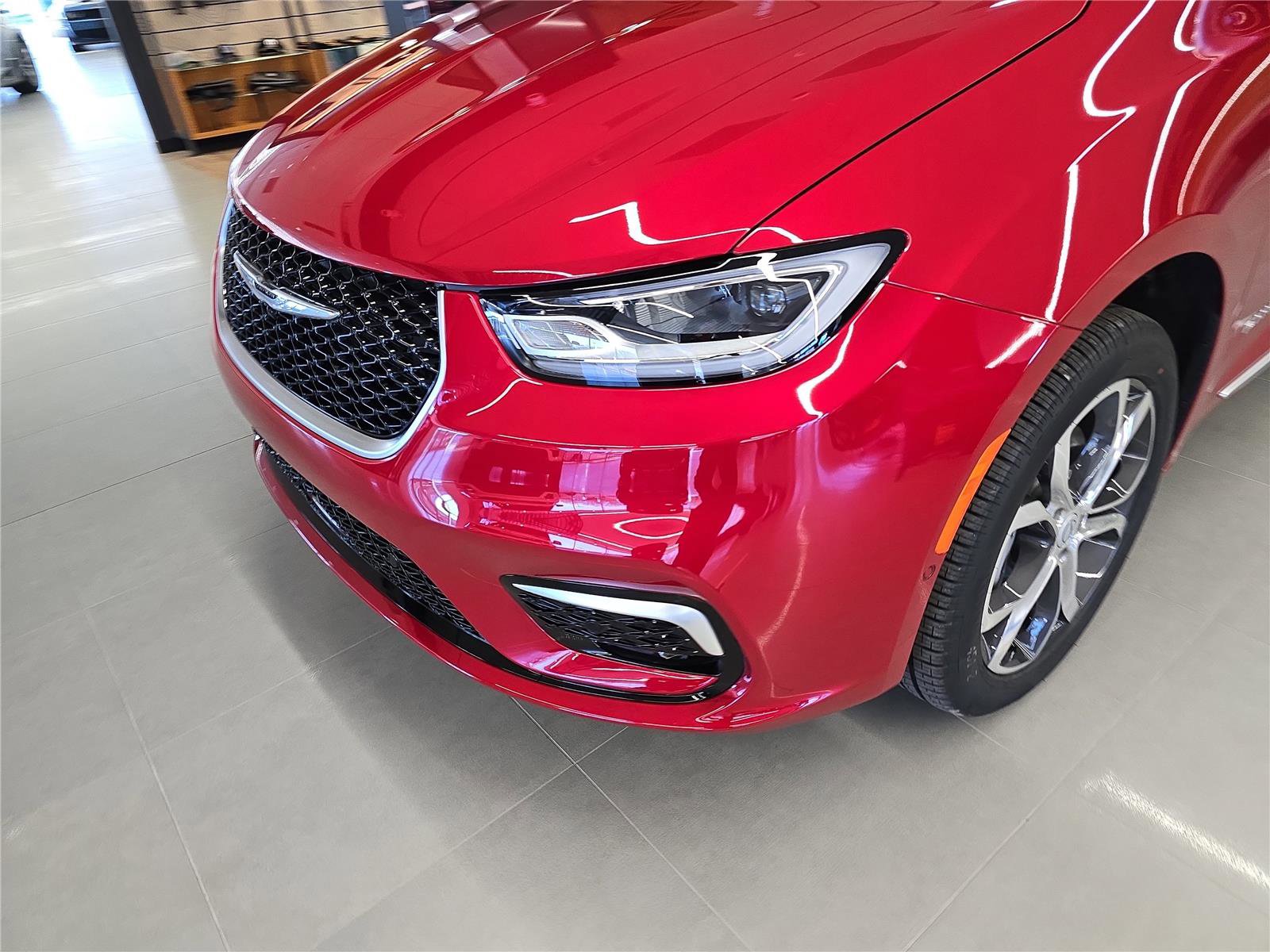 New 2026 Chrysler Pacifica Pinnacle image 7