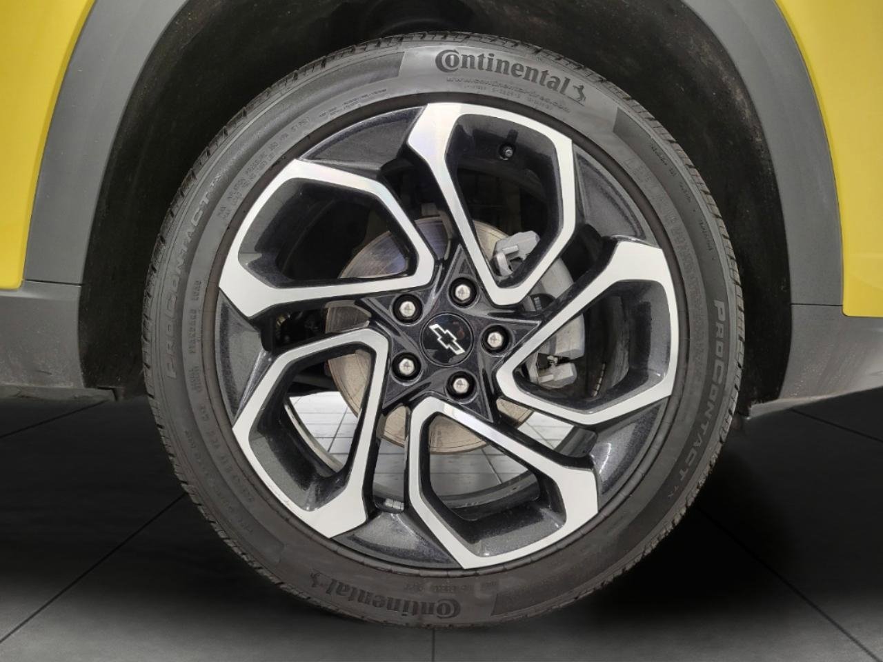 Used 2025 Chevrolet Trax RS w/ Driver Confidence Package FWD image 3