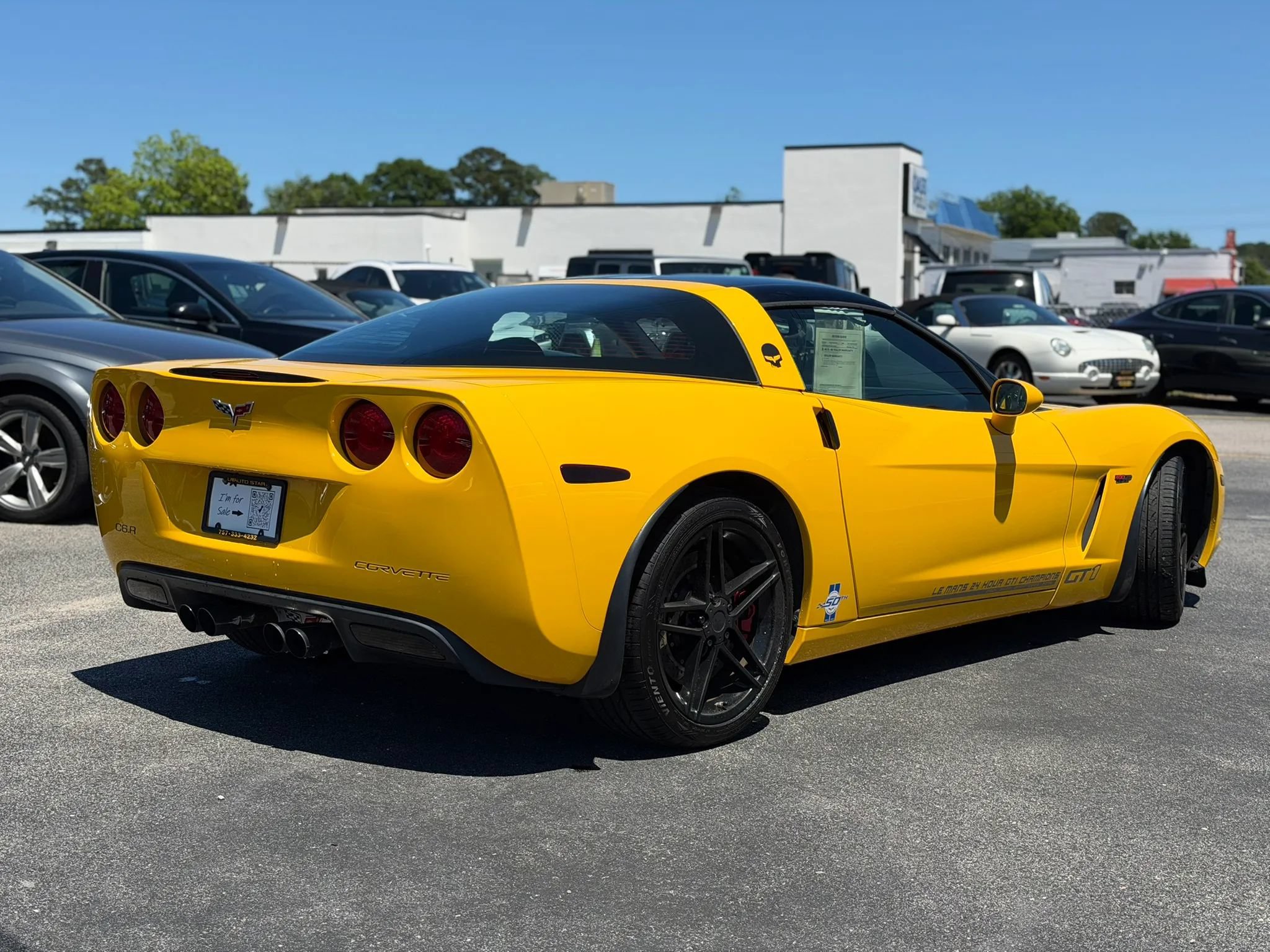Used 2005 Chevrolet Corvette Coupe w/ Preferred Equipment Group RWD image 3