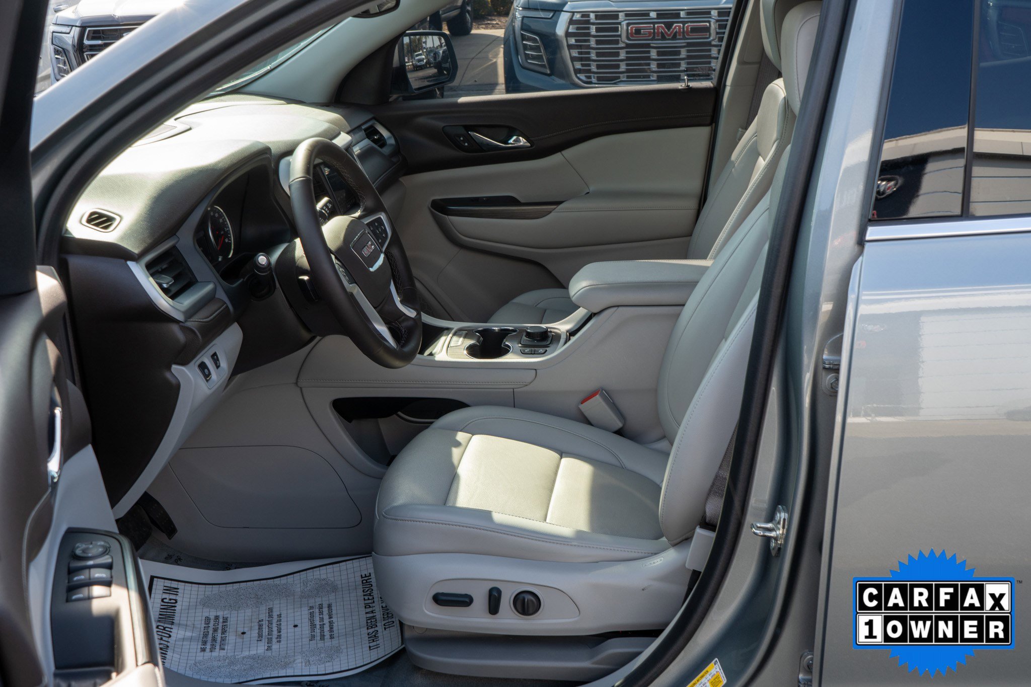 Used 2023 GMC Acadia SLT image 18