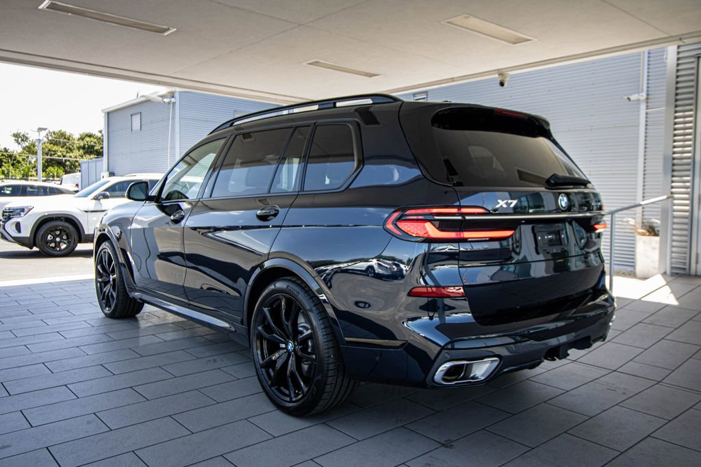 Used 2025 BMW X7 xDrive40i w/ M Sport Package AWD/4WD image 12