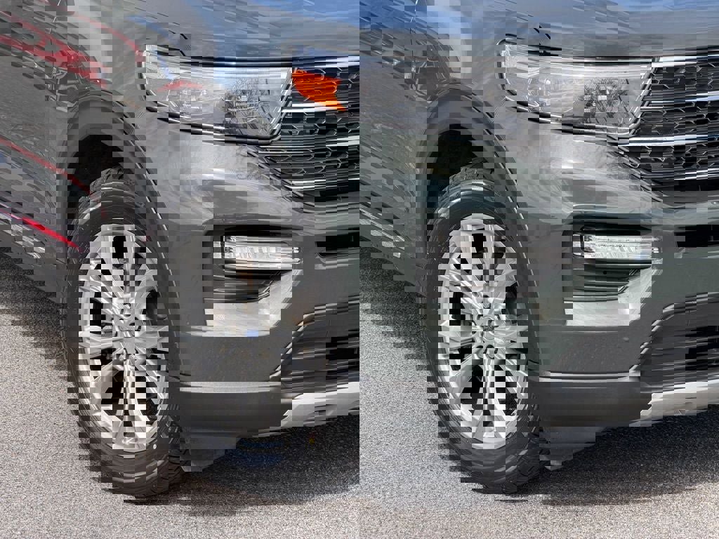 Used 2023 Ford Explorer XLT w/ Equipment Group 202A image 9