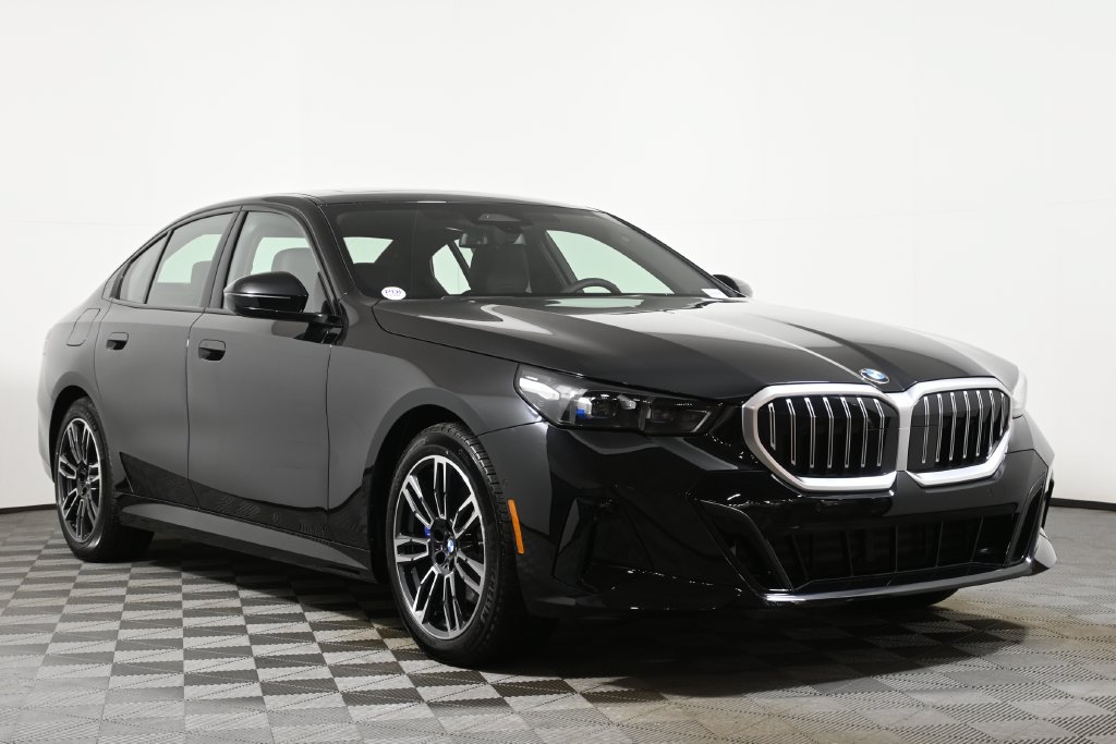 Used 2026 BMW 530i xDrive w/ M Sport Package AWD/4WD image 9