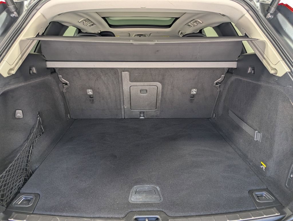 Used 2018 Volvo XC60 T6 Momentum w/ Convenience Package image 23