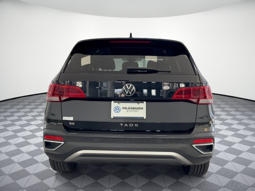 Used 2023 Volkswagen Taos SE w/ Panoramic Sunroof Package FWD image 11