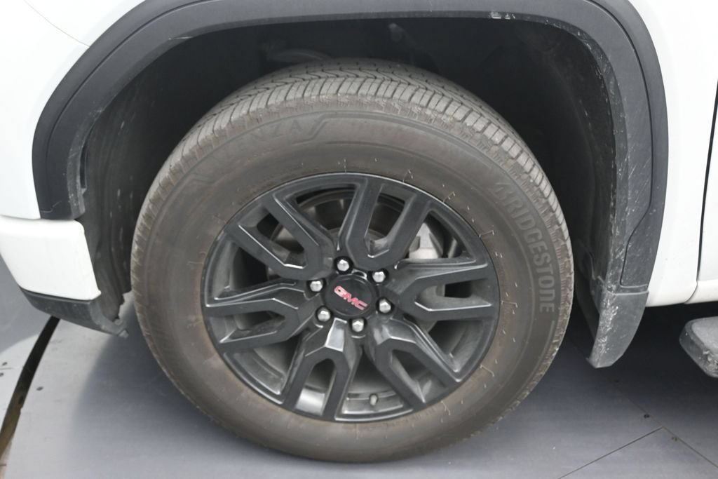 Used 2024 GMC Sierra 1500 Elevation w/ LPO, Elevation Black Package AWD/4WD image 9