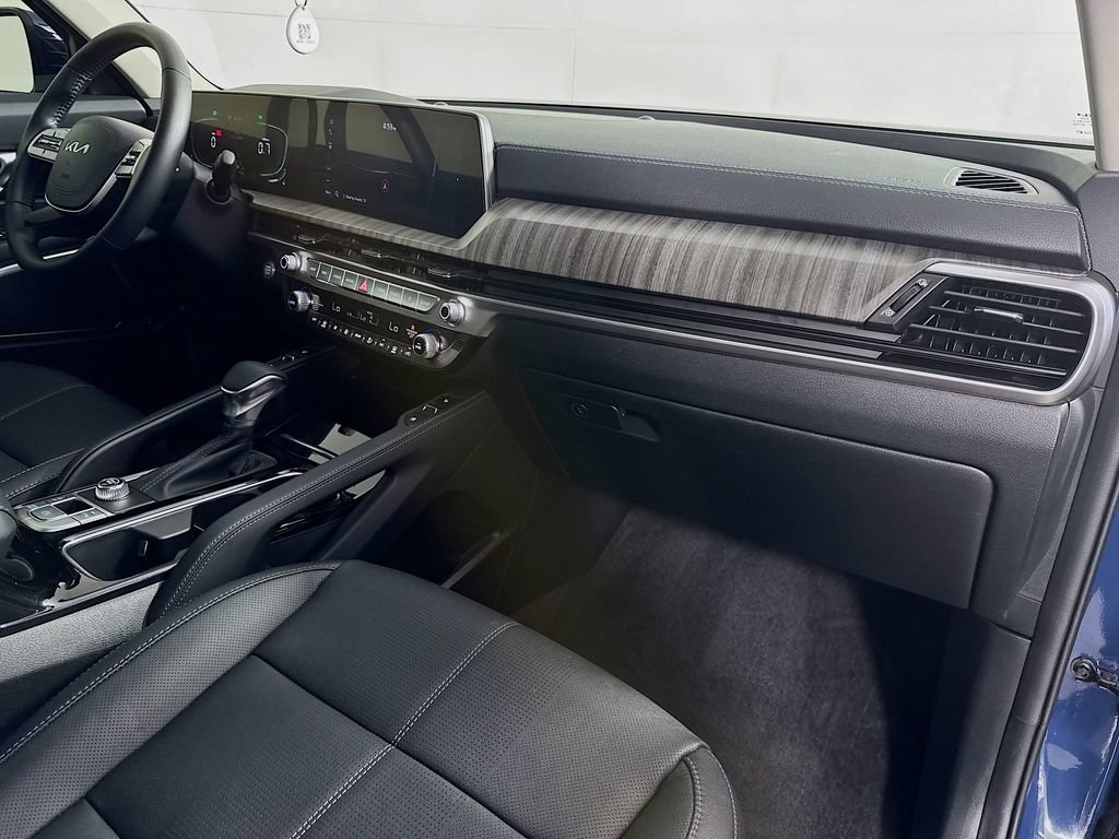 Used 2025 Kia Telluride EX w/ EX Captain's Chair Package FWD image 40