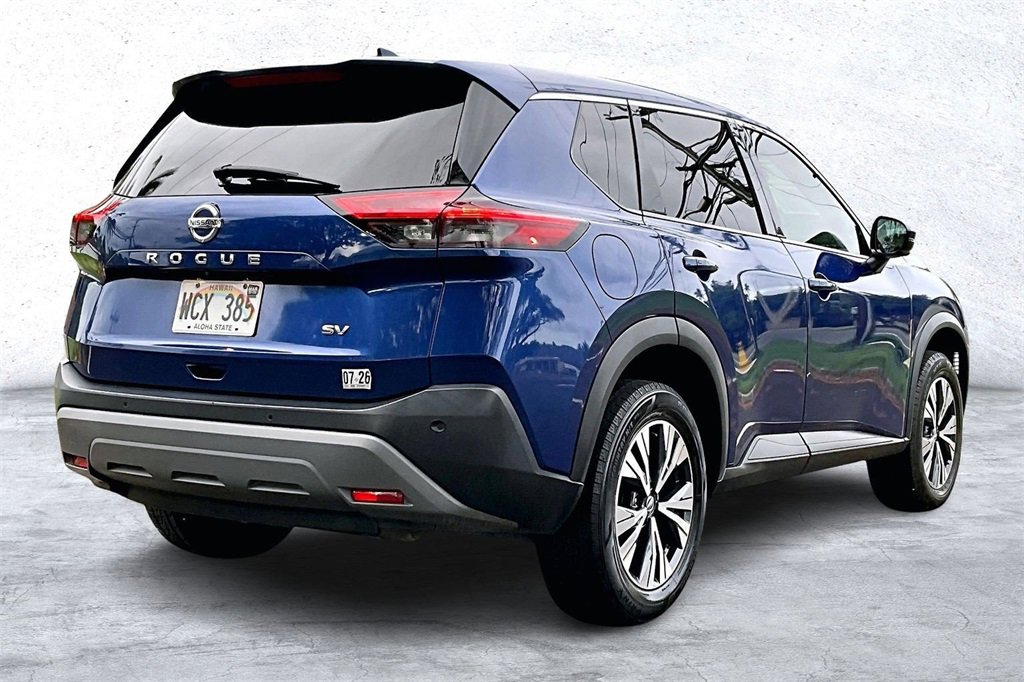 Used 2021 Nissan Rogue SV image 2