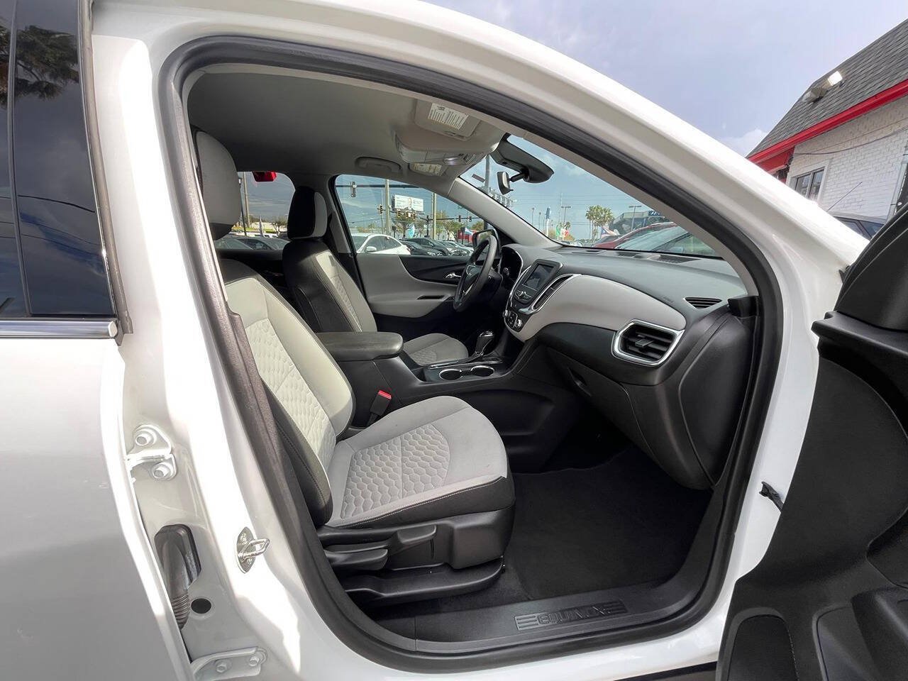 Used 2020 Chevrolet Equinox LT FWD image 5