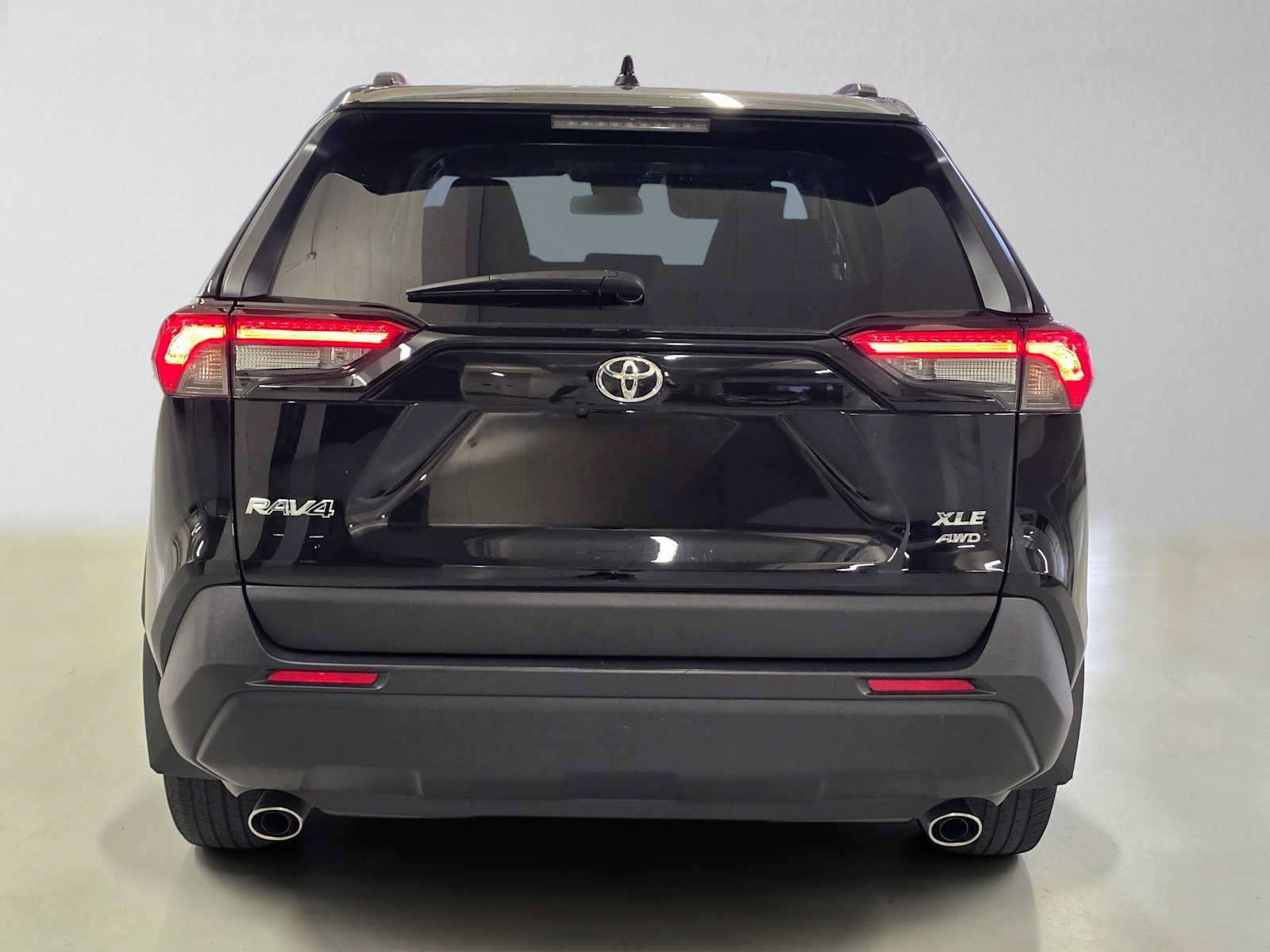 Used 2025 Toyota RAV4 XLE AWD/4WD image 4