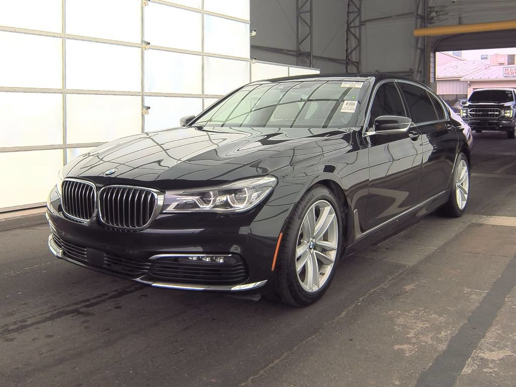Used 2018 BMW 750i w/ Executive Package RWD image 3