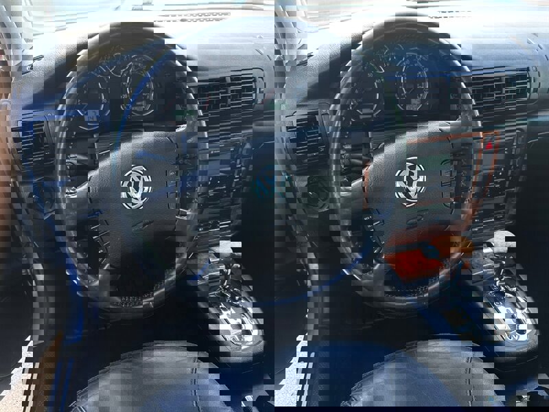 Used 2002 Volkswagen Passat GLX image 4