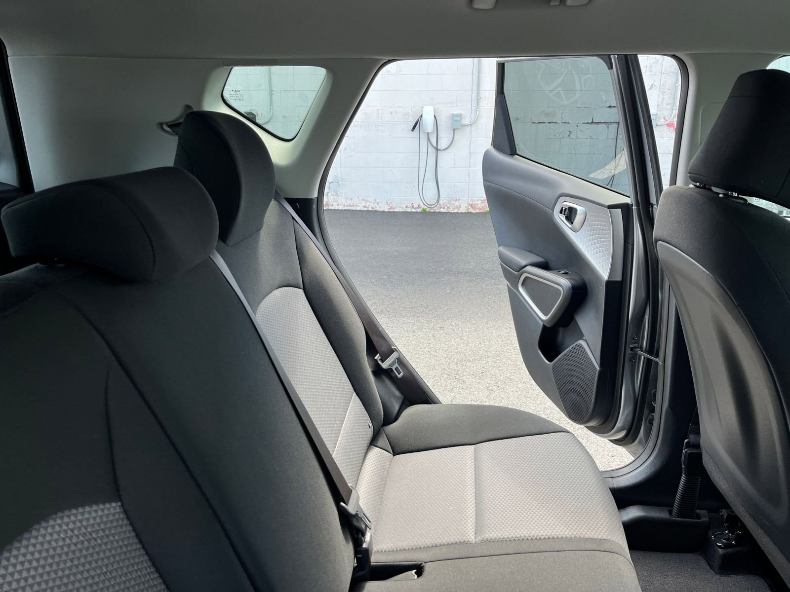 Used 2025 Kia Soul LX w/ LX Technology Package FWD image 35