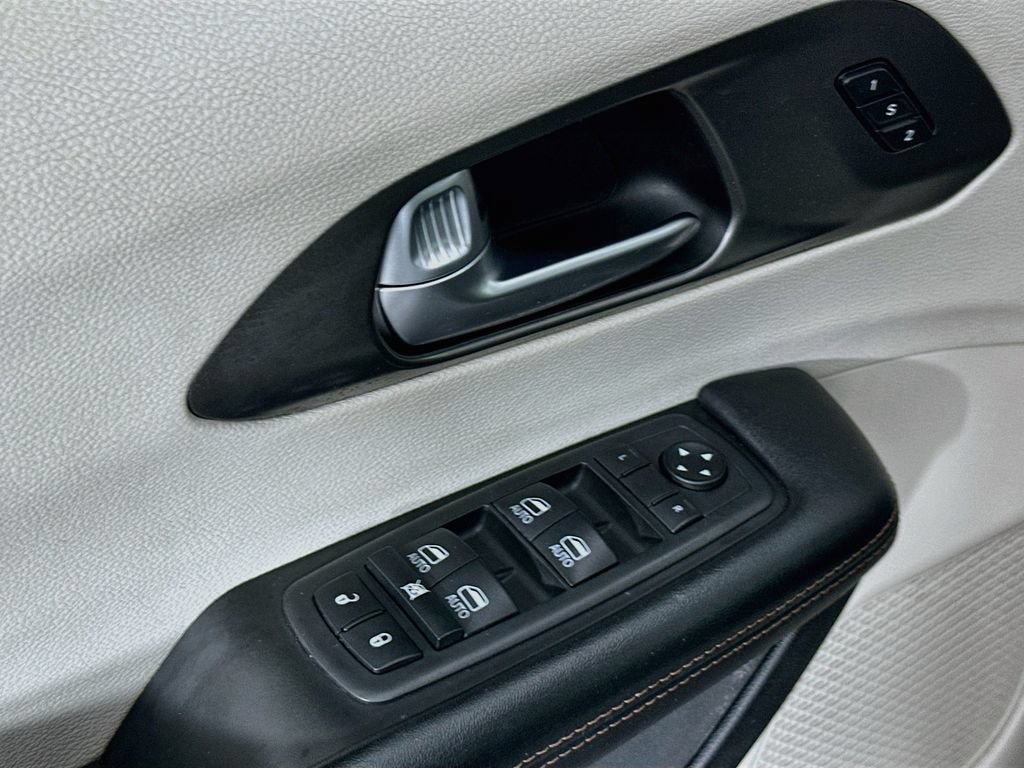 Certified 2020 Chrysler Pacifica Touring-L Plus FWD image 24