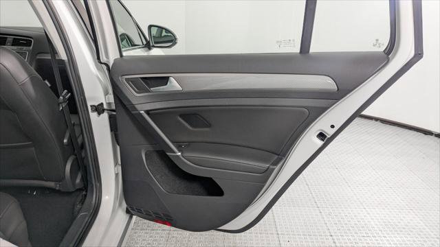 Used 2017 Volkswagen Golf Alltrack S image 21