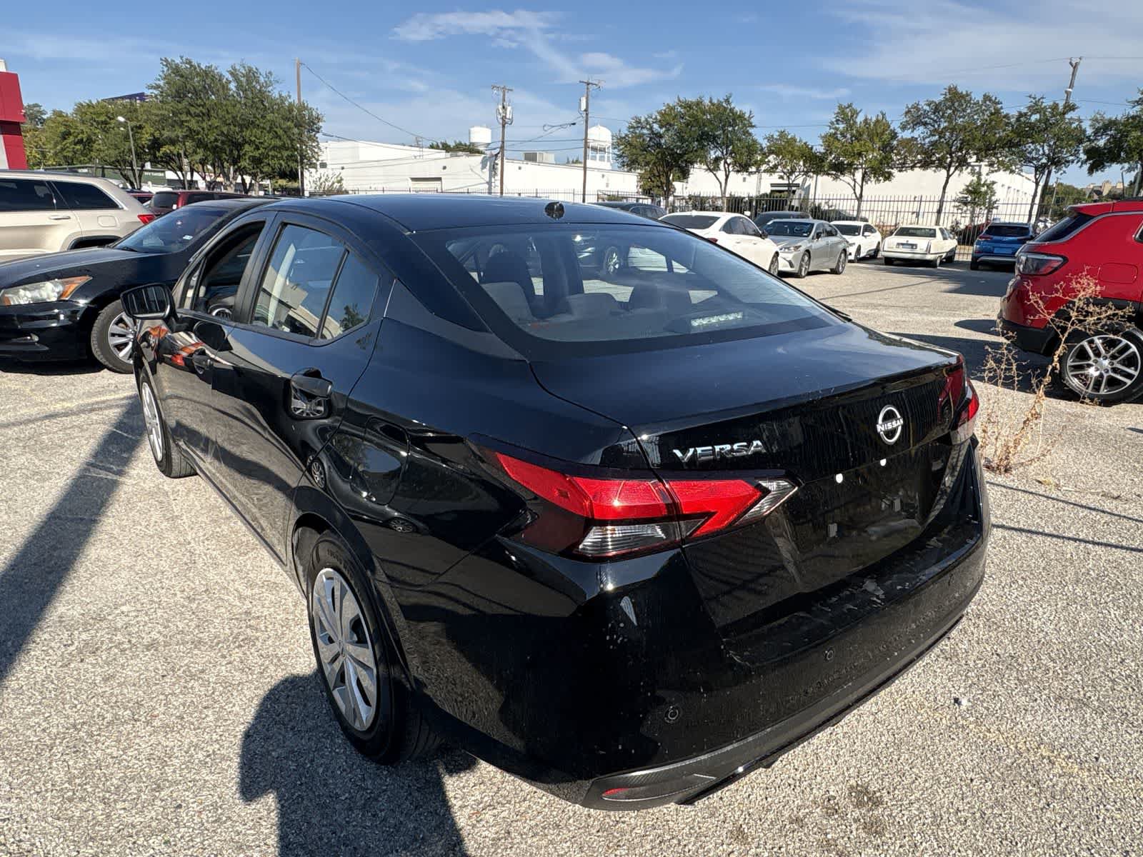 Used 2025 Nissan Versa S FWD image 4