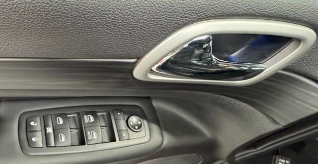 Used 2020 Jeep Grand Cherokee Laredo w/ Laredo X Package AWD/4WD image 24