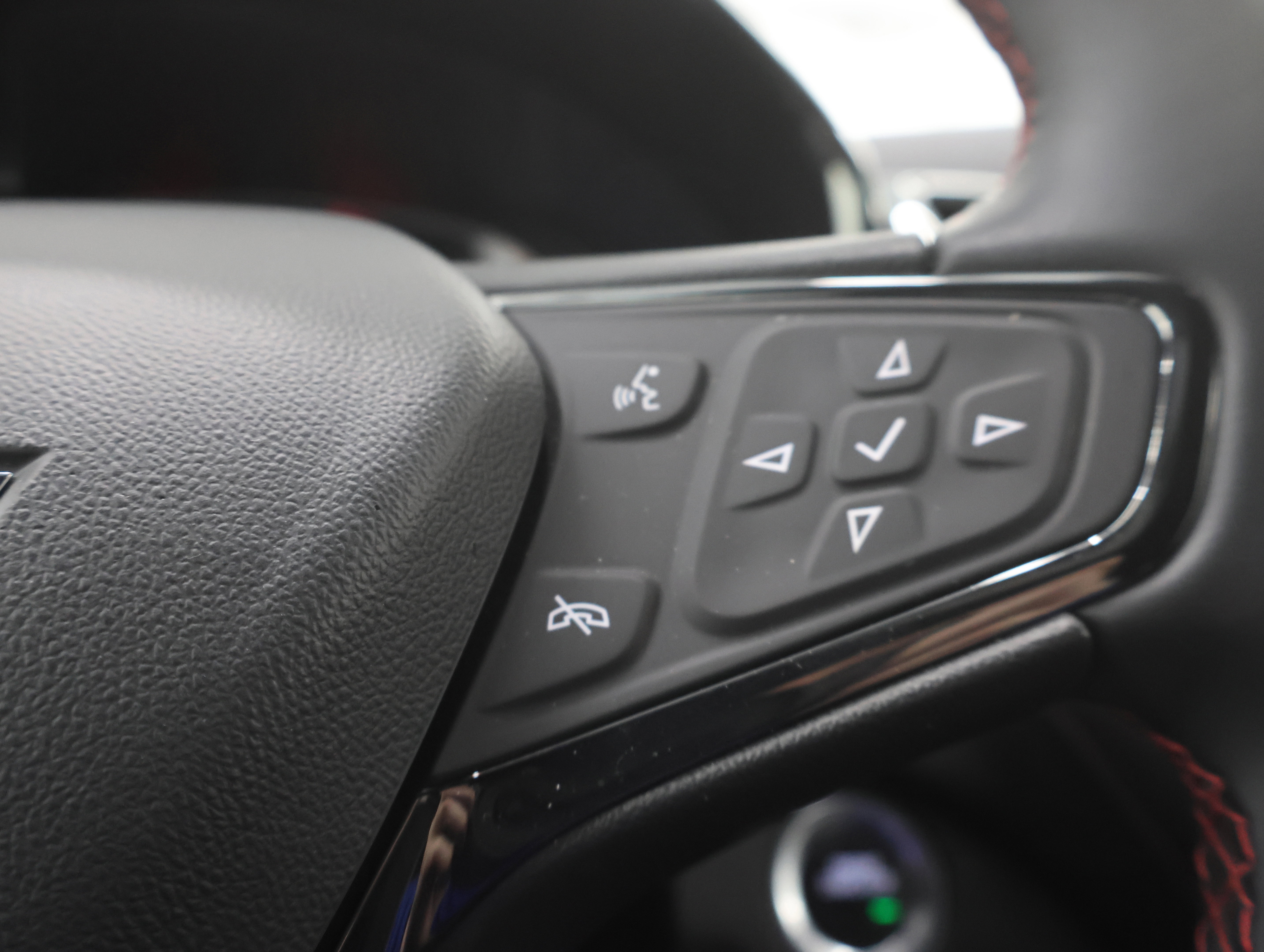 Used 2024 Chevrolet Equinox RS w/ LPO, Floor Liner Package image 14