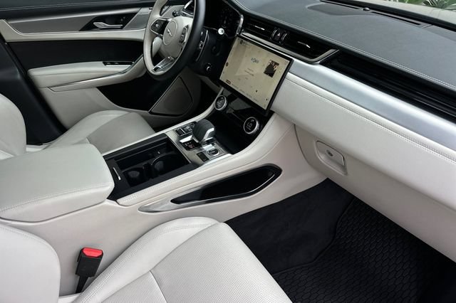Certified 2024 Jaguar F-PACE R-Dynamic S AWD/4WD image 15