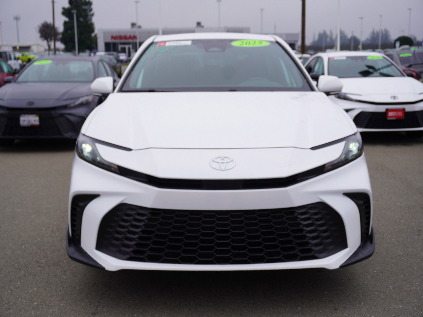 Used 2025 Toyota Camry SE image 6