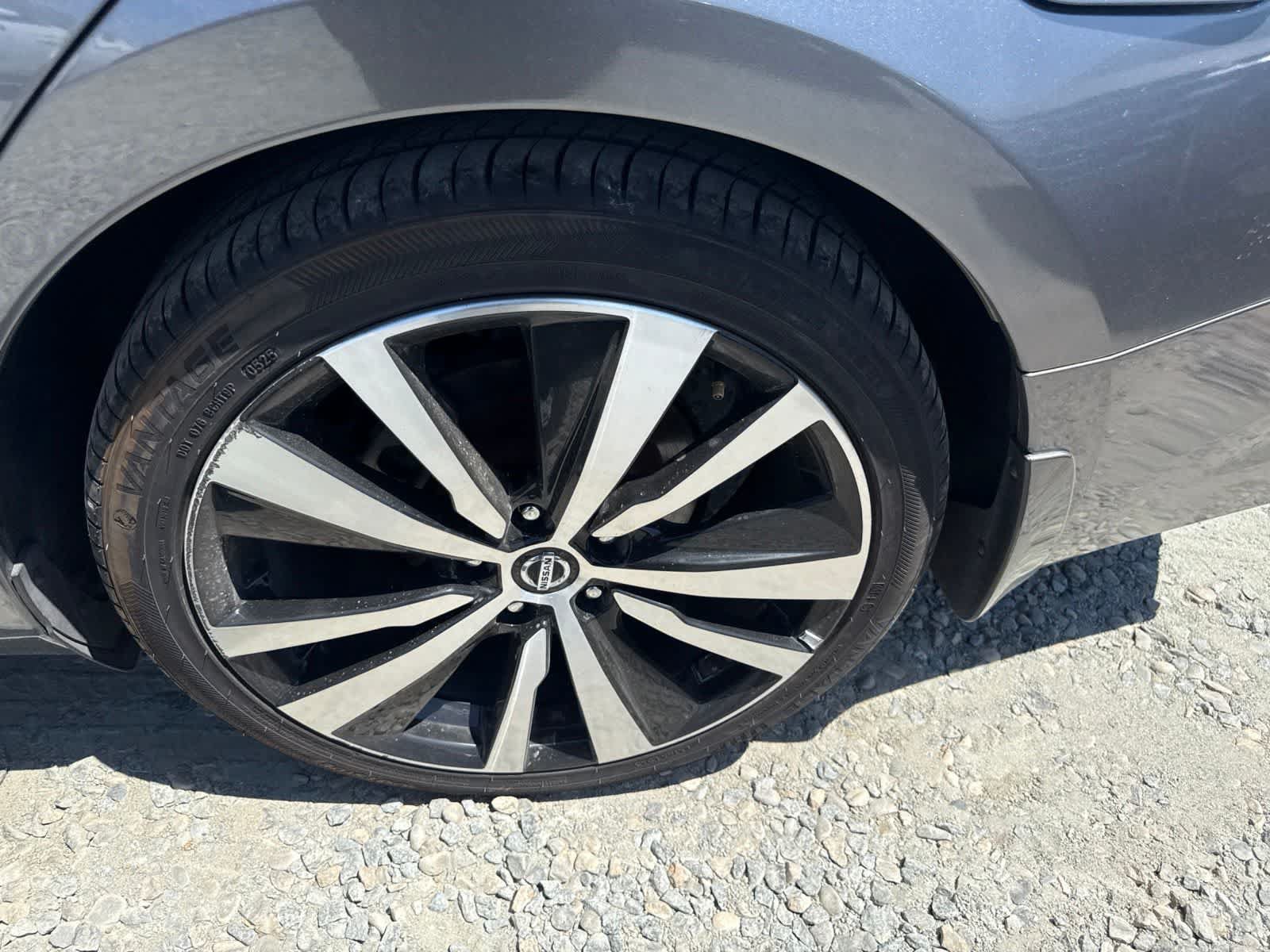 Used 2020 Nissan Altima 2.5 SR w/ Premium Package FWD image 11