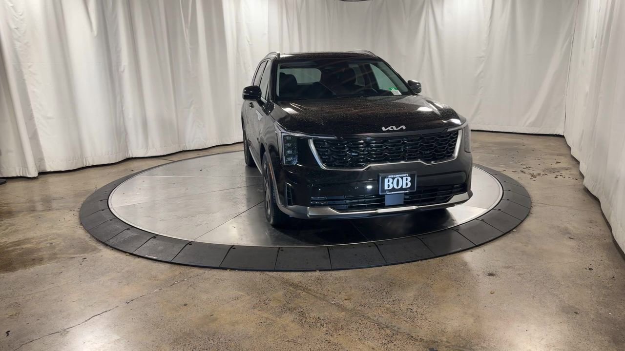Certified 2025 Kia Sorento EX w/ EX Panoramic Sunroof Package AWD/4WD image 8