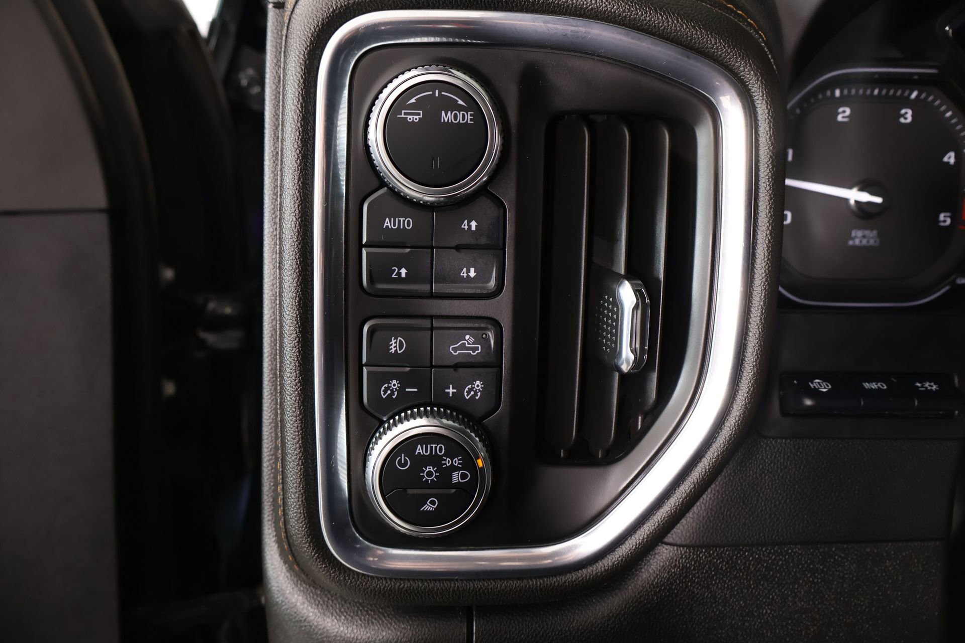 Used 2023 GMC Sierra 3500 AT4 w/ AT4 Premium Plus Package AWD/4WD image 8