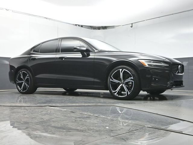 Certified 2025 Volvo S60 B5 Plus AWD/4WD image 38