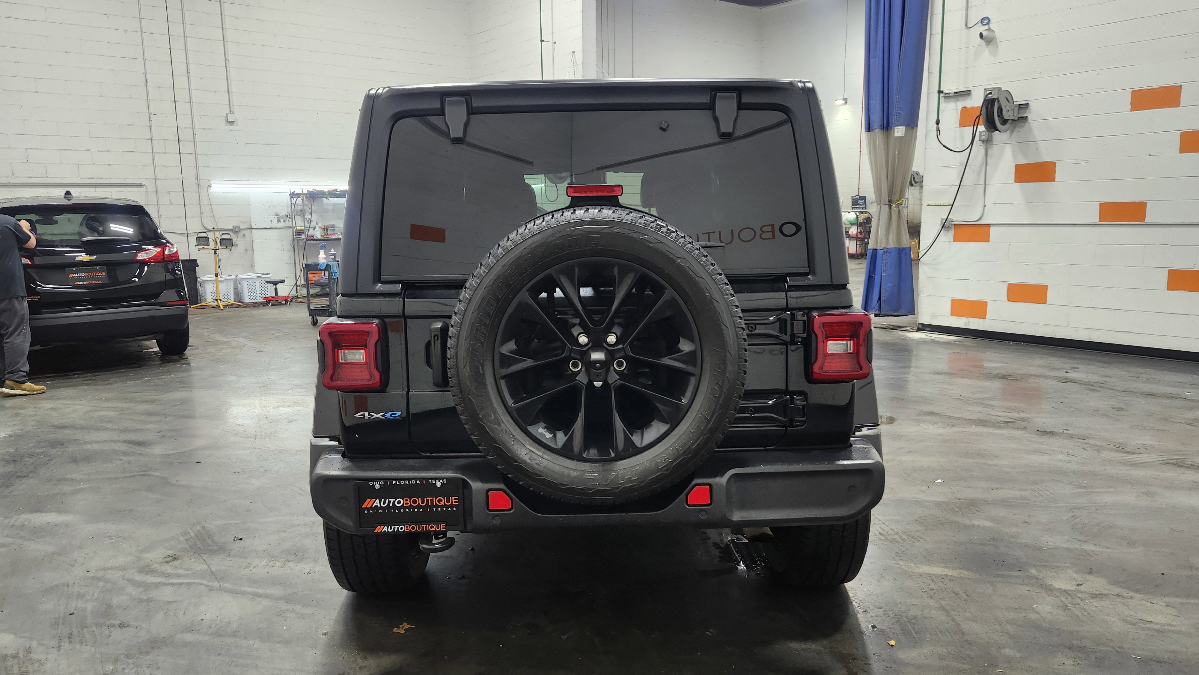Used 2021 Jeep Wrangler Unlimited Sahara w/ Cold Weather Group image 13