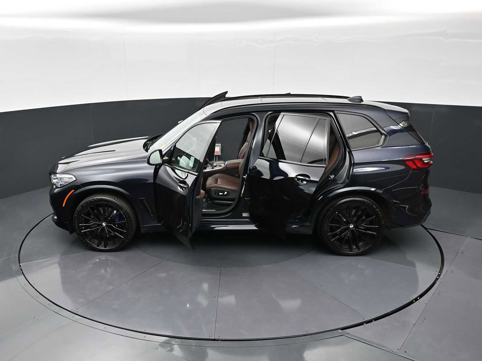 Used 2023 BMW X5 M50i w/ Executive Package image 33