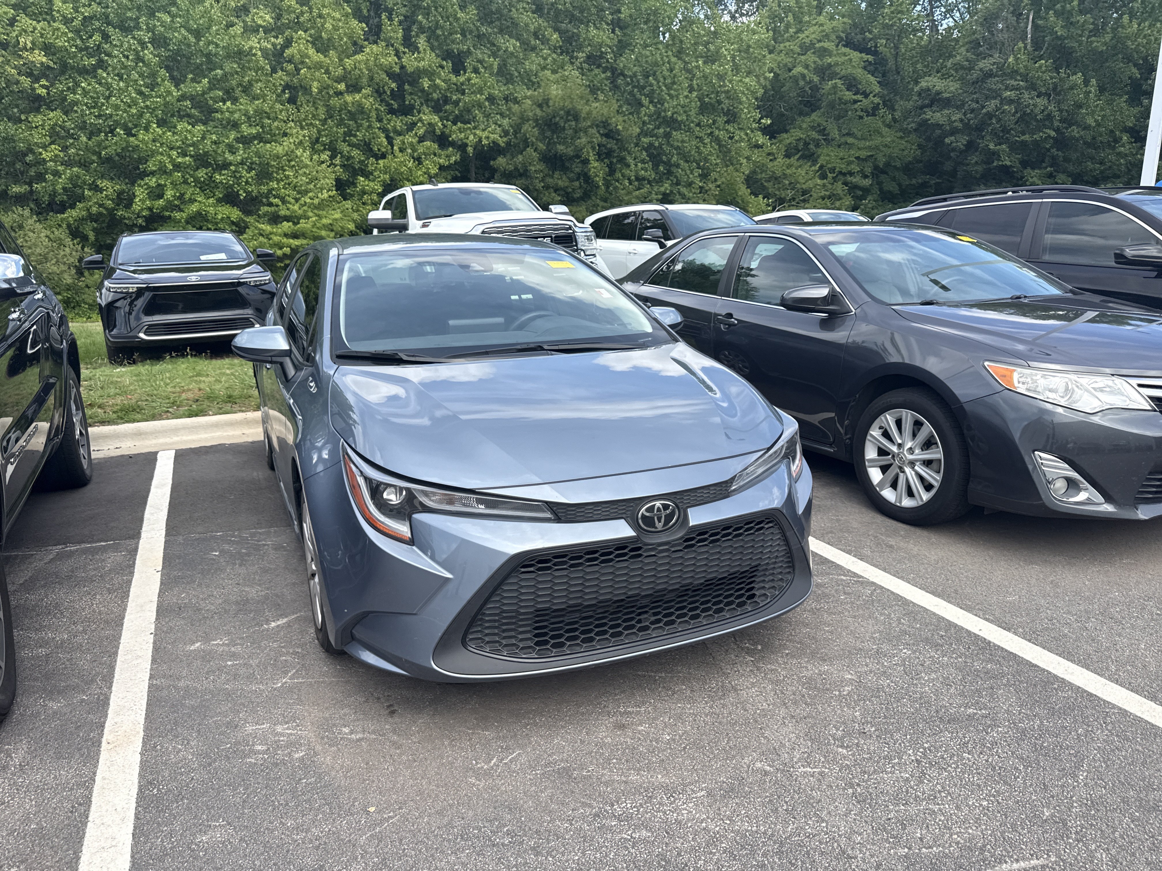 Used 2022 Toyota Corolla LE FWD image 3