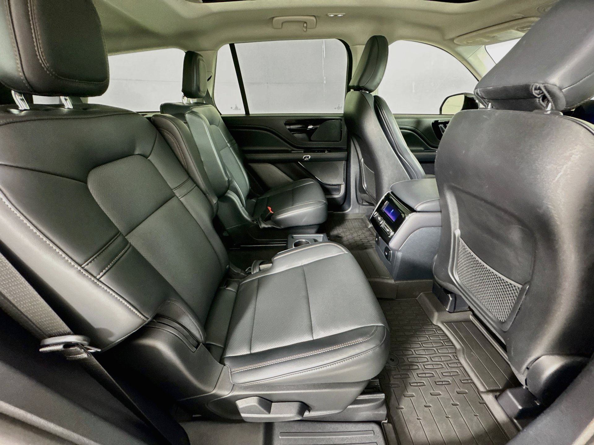 Used 2025 Lincoln Aviator AWD w/ Jet Appearance Package image 30