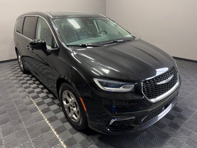 Used 2024 Chrysler Pacifica Limited image 2