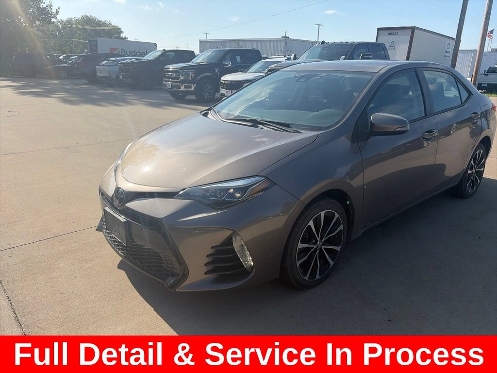 Used 2017 Toyota Corolla SE w/ SE Premium Package FWD image 3