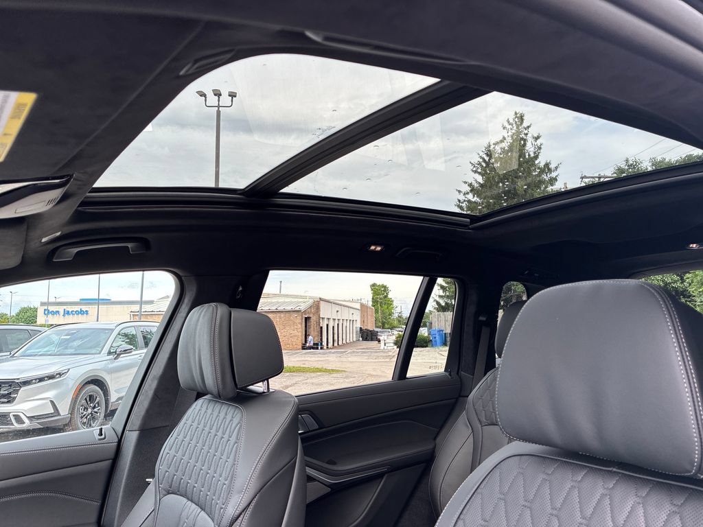 New 2027 BMW X7 xDrive40i w/ M Sport Package AWD/4WD image 14
