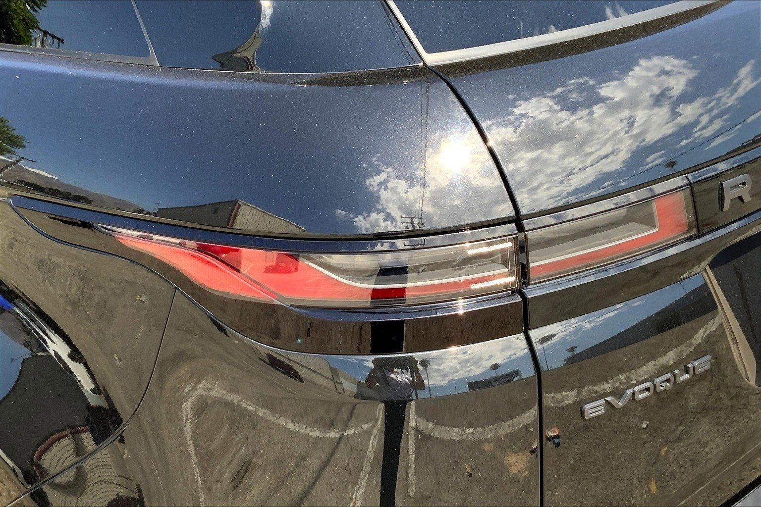 Used 2024 Land Rover Range Rover Evoque Dynamic SE image 11