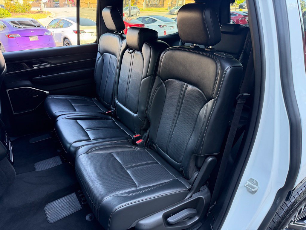 Used 2024 Jeep Wagoneer Series II w/ Flexible Seating Group AWD/4WD image 31