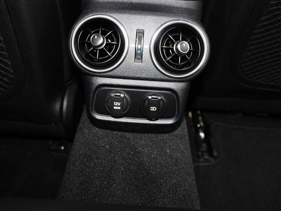 Used 2018 Kia Stinger GT image 29