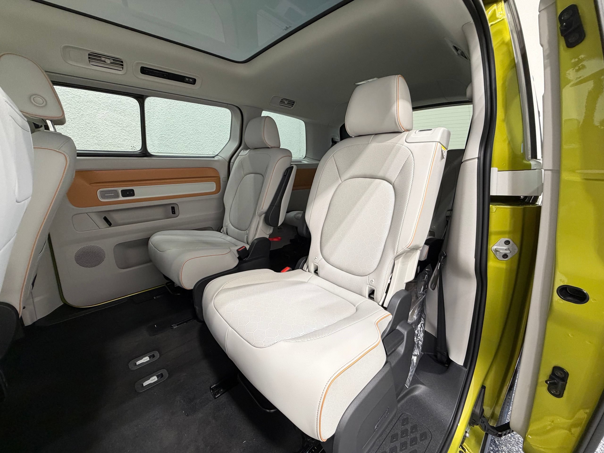 New 2025 Volkswagen ID. Buzz Pro S Plus AWD/4WD image 22