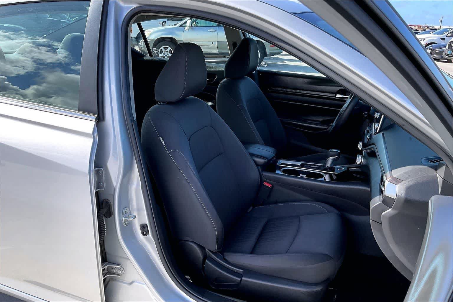 Used 2024 Nissan Altima 2.5 SV FWD image 13