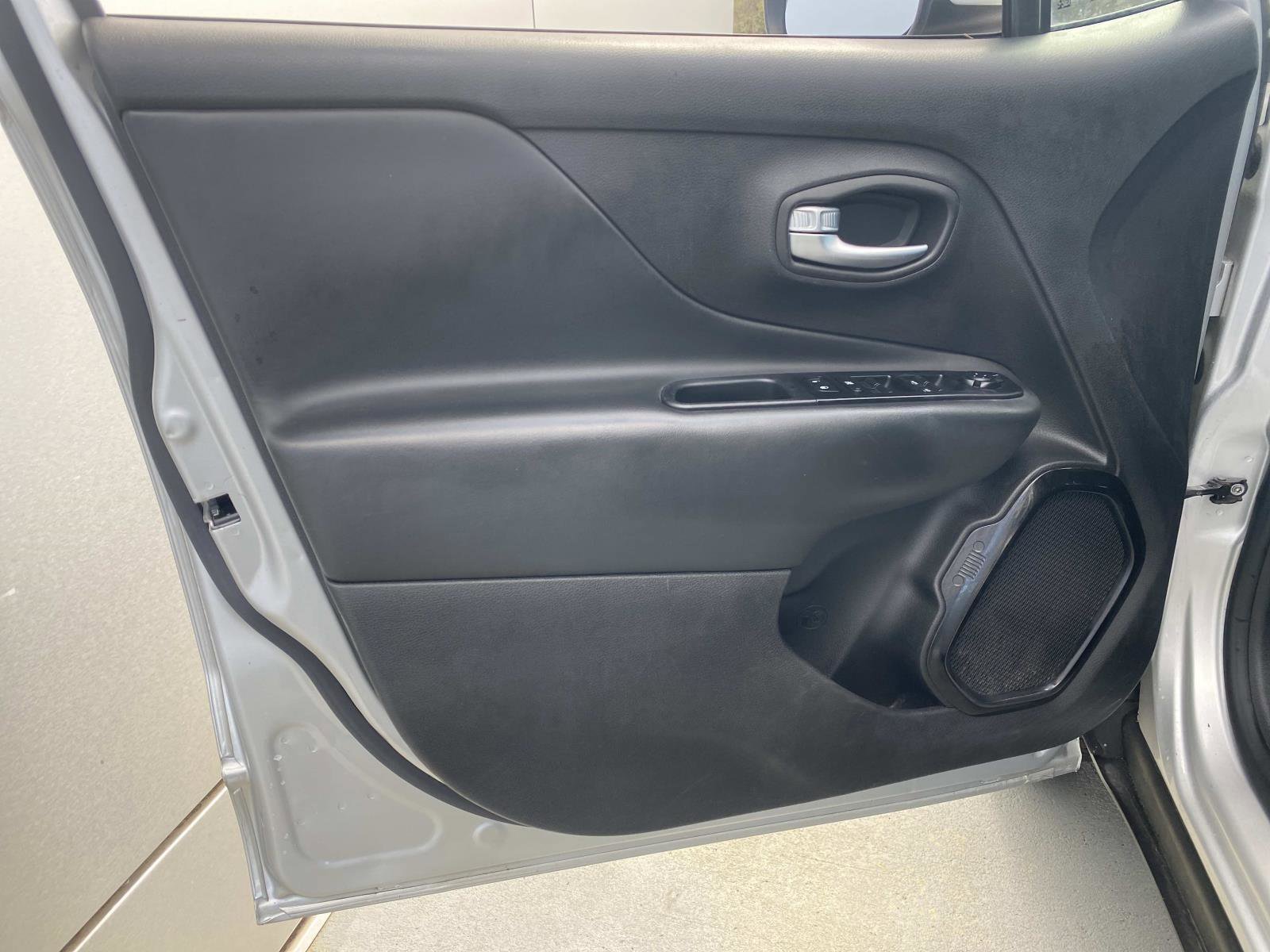 Used 2020 Jeep Renegade Altitude image 15