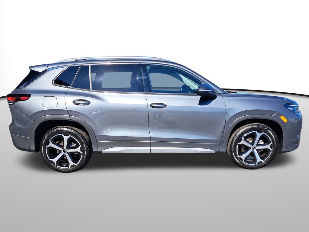 New 2025 Volkswagen Tiguan SE image 4