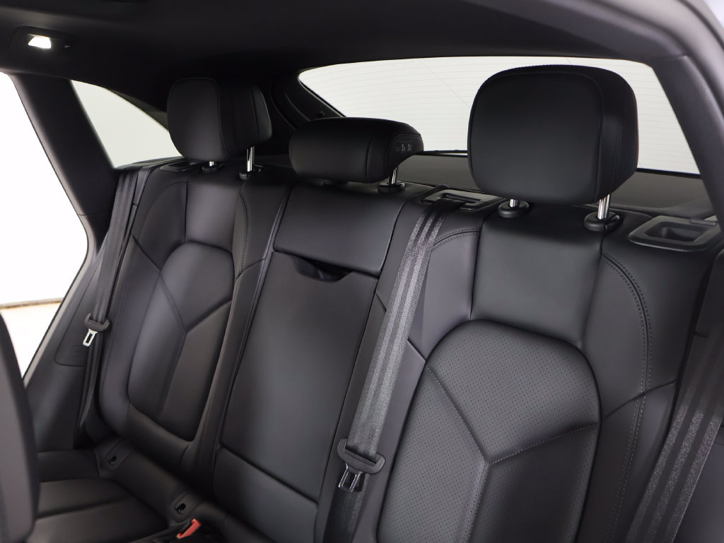 New 2026 Porsche Macan AWD/4WD image 10