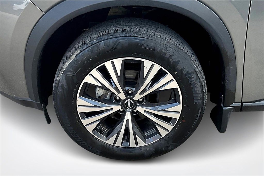 Used 2023 Nissan Rogue SV image 34