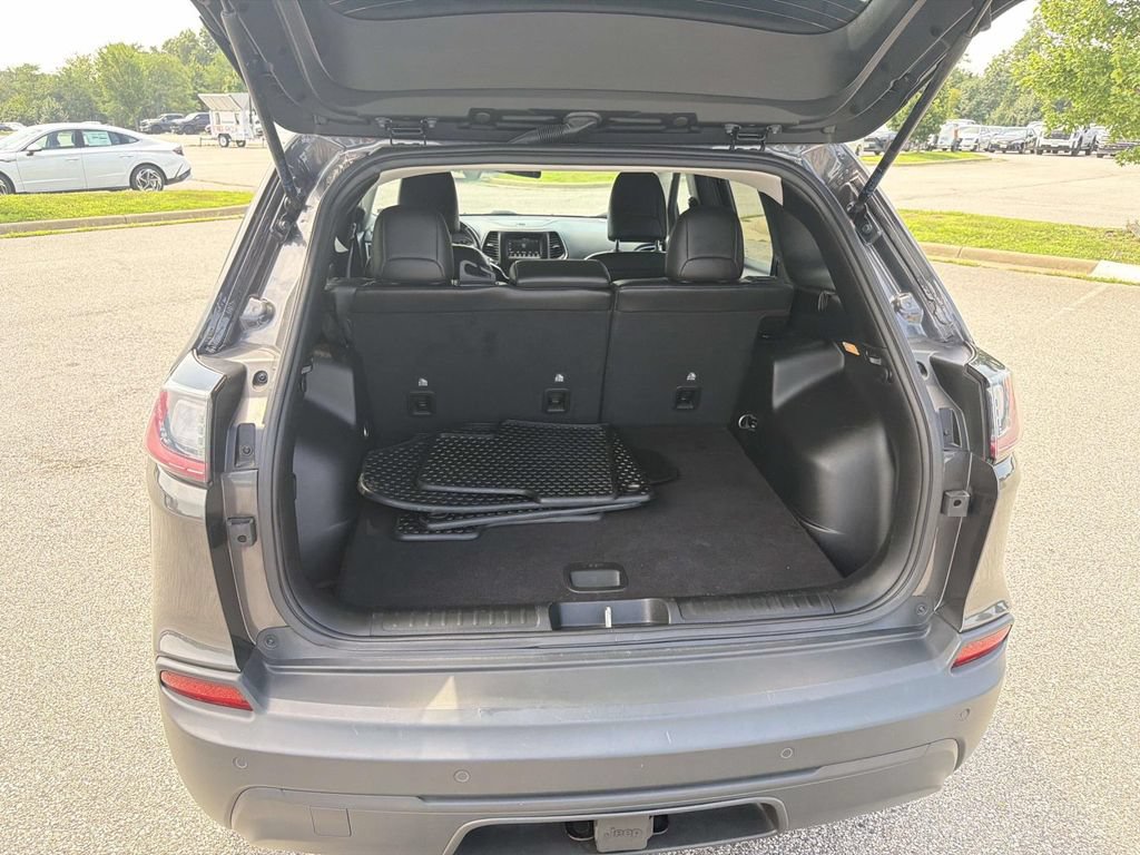 Used 2020 Jeep Cherokee Latitude Plus w/ Cold Weather Group AWD/4WD image 28