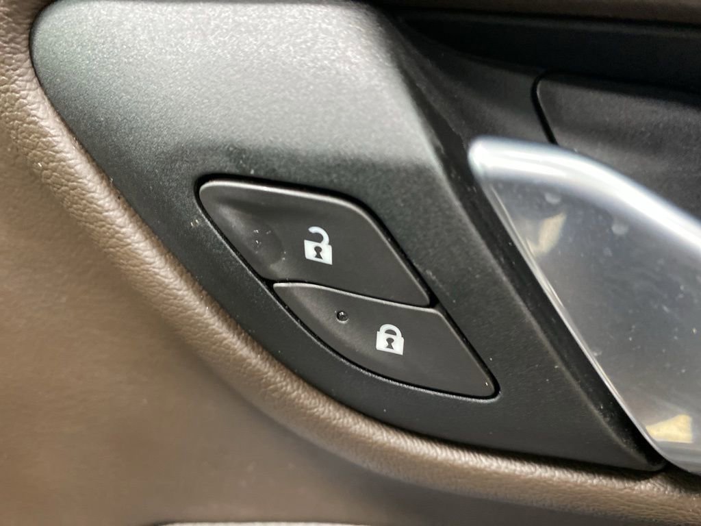 Used 2021 GMC Yukon Denali w/ Denali Premium Package image 35