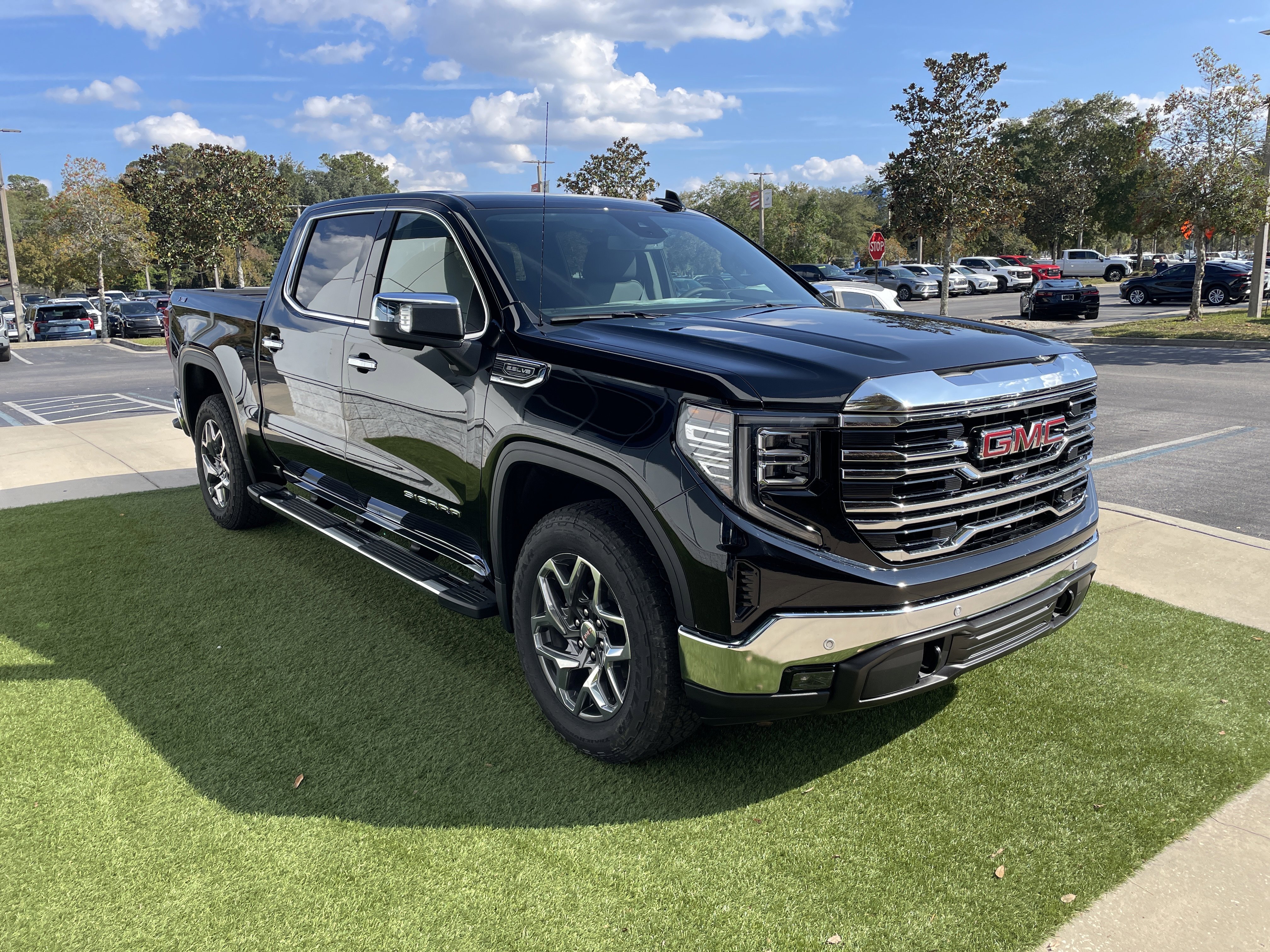New 2026 GMC Sierra 1500 SLT w/ SLT Premium Package image 2
