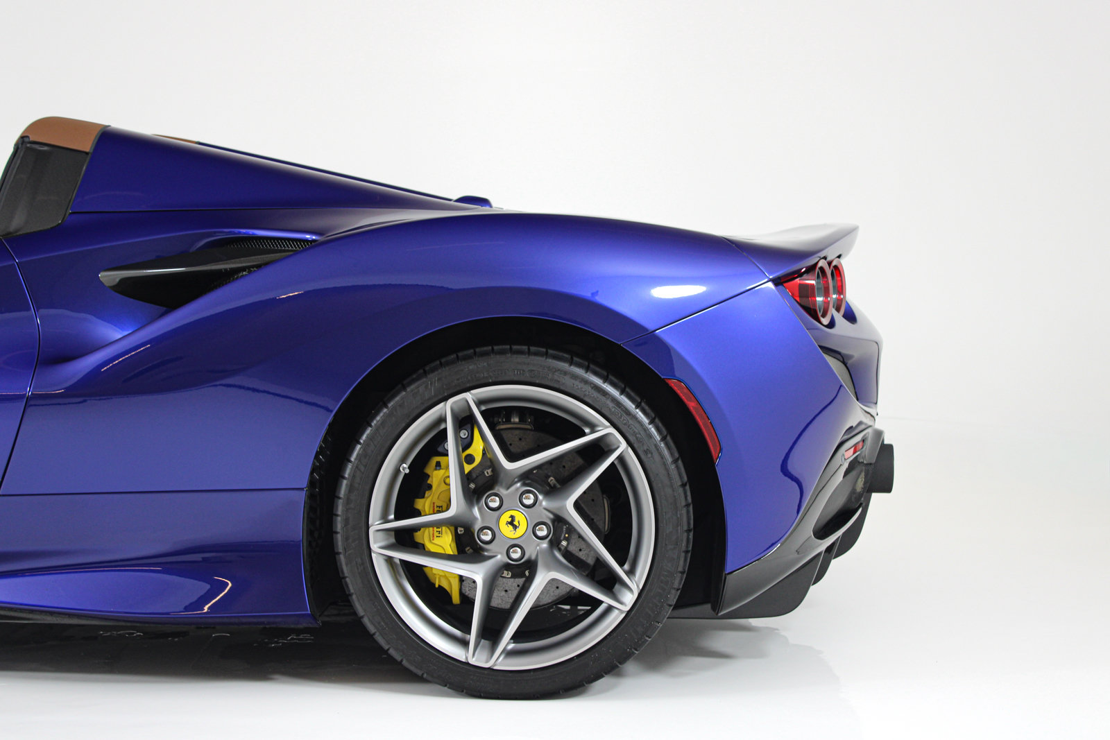Certified 2023 Ferrari F8 Tributo RWD image 5