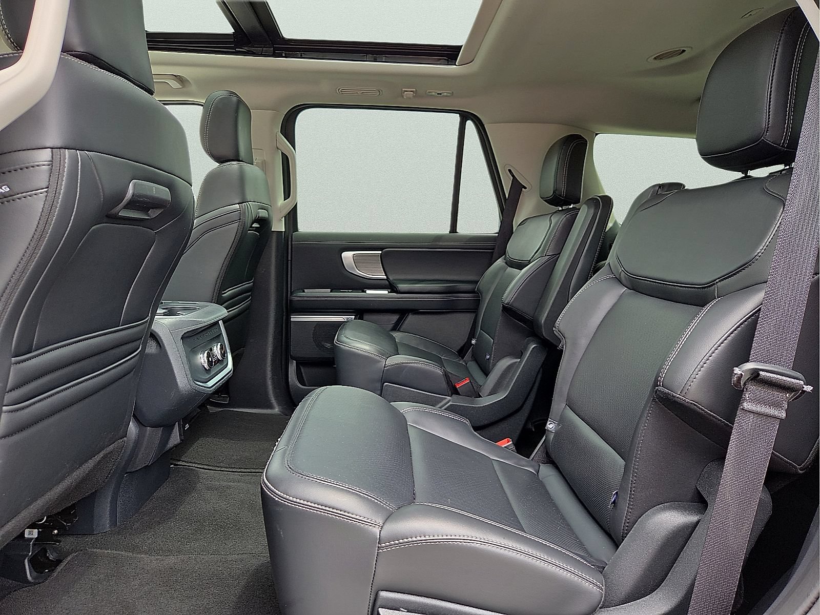 Used 2025 Ford Expedition Platinum AWD/4WD image 11
