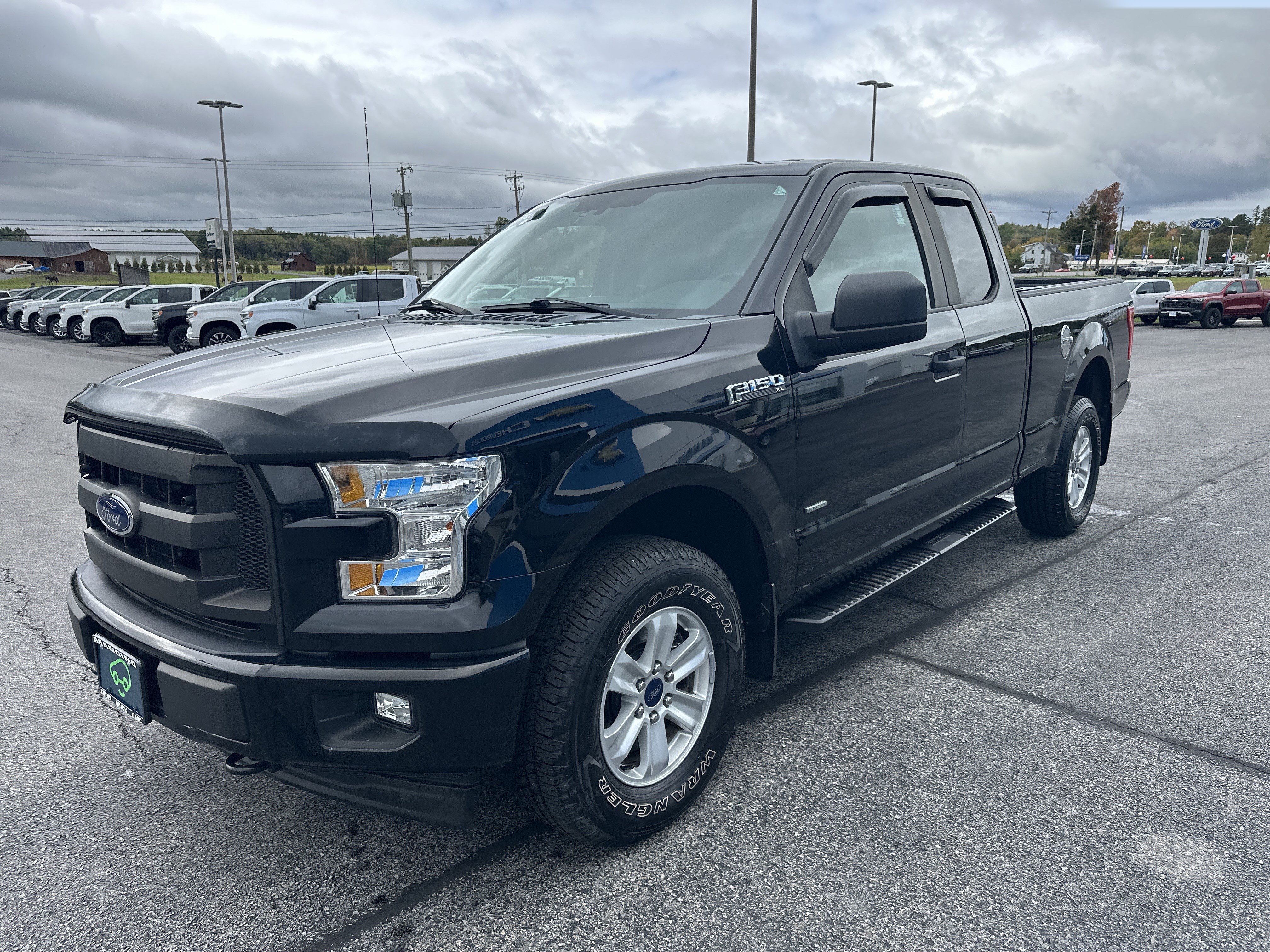 Used 2017 Ford F150 XL w/ Equipment Group 101A Mid AWD/4WD image 3